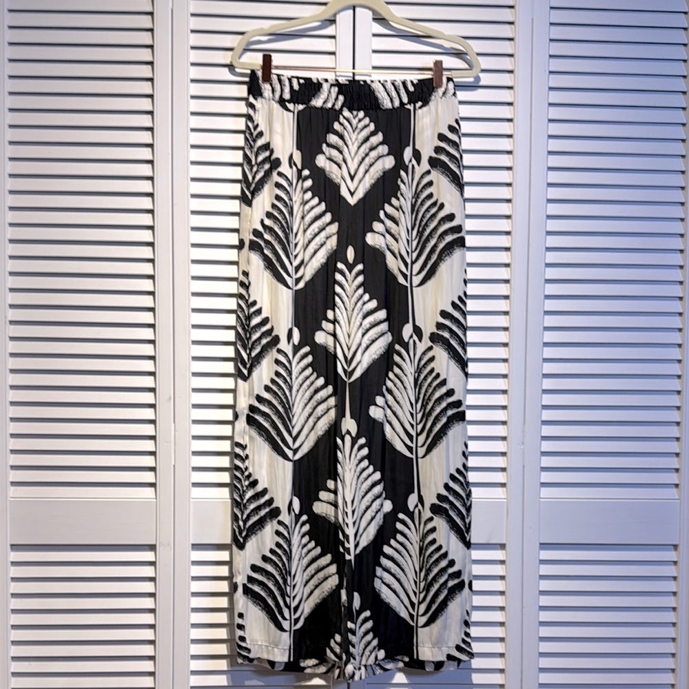 ❤️‍🔥Rachel & Zoe Black and White Patterned flowy wide leg pants size M❤️‍🔥